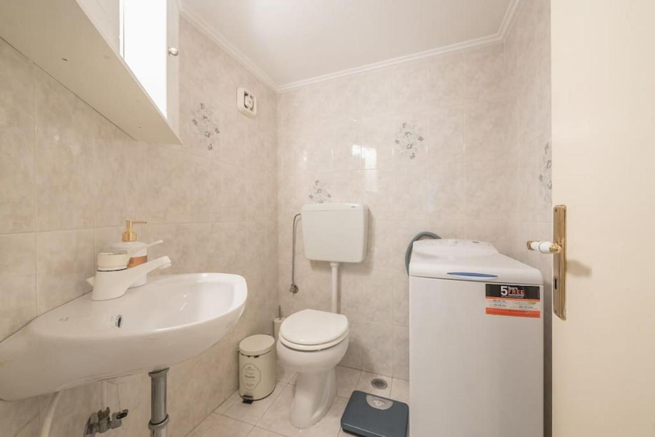 Central 3Br Apartment Next To Panormou Metro! Athen Eksteriør billede